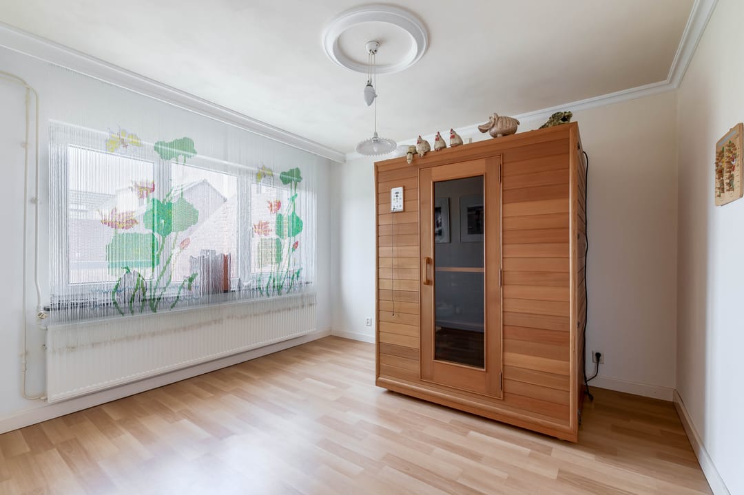 Spacious Terraced House with Extension and Double Garage in Blerick — 16