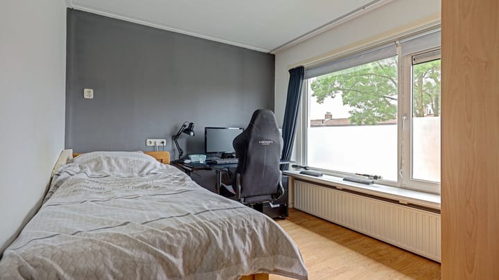 Tussenwoning te koop: Hazelaarstraat 12, Almelo