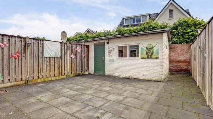 Tussenwoning te koop: Hazelaarstraat 12, Almelo