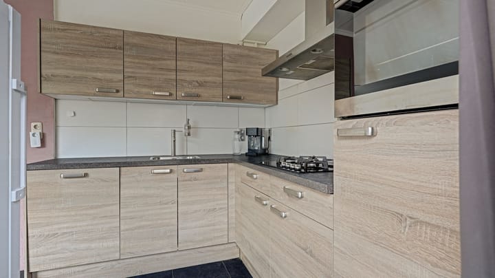Tussenwoning te koop: Hazelaarstraat 12, Almelo