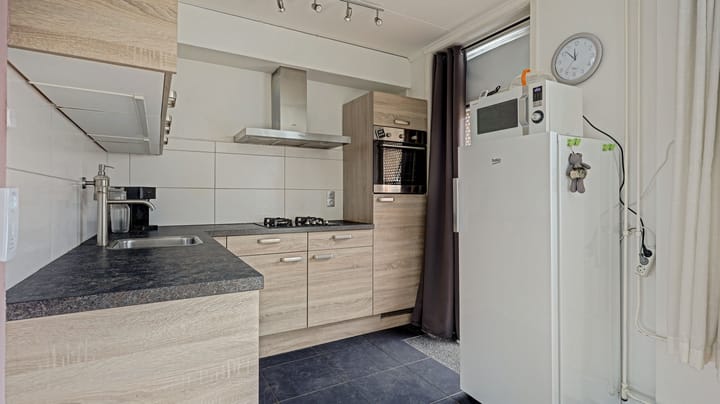 Tussenwoning te koop: Hazelaarstraat 12, Almelo