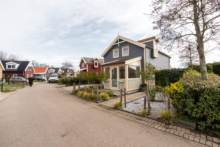 Photo 2 of Wevelsweg 10