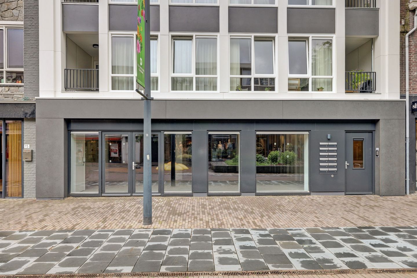 View photo 4 of Corridor 17