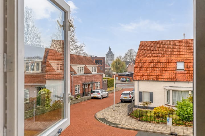 Twee-onder-één-kap te koop: kleieslaan 2, Oldenzaal