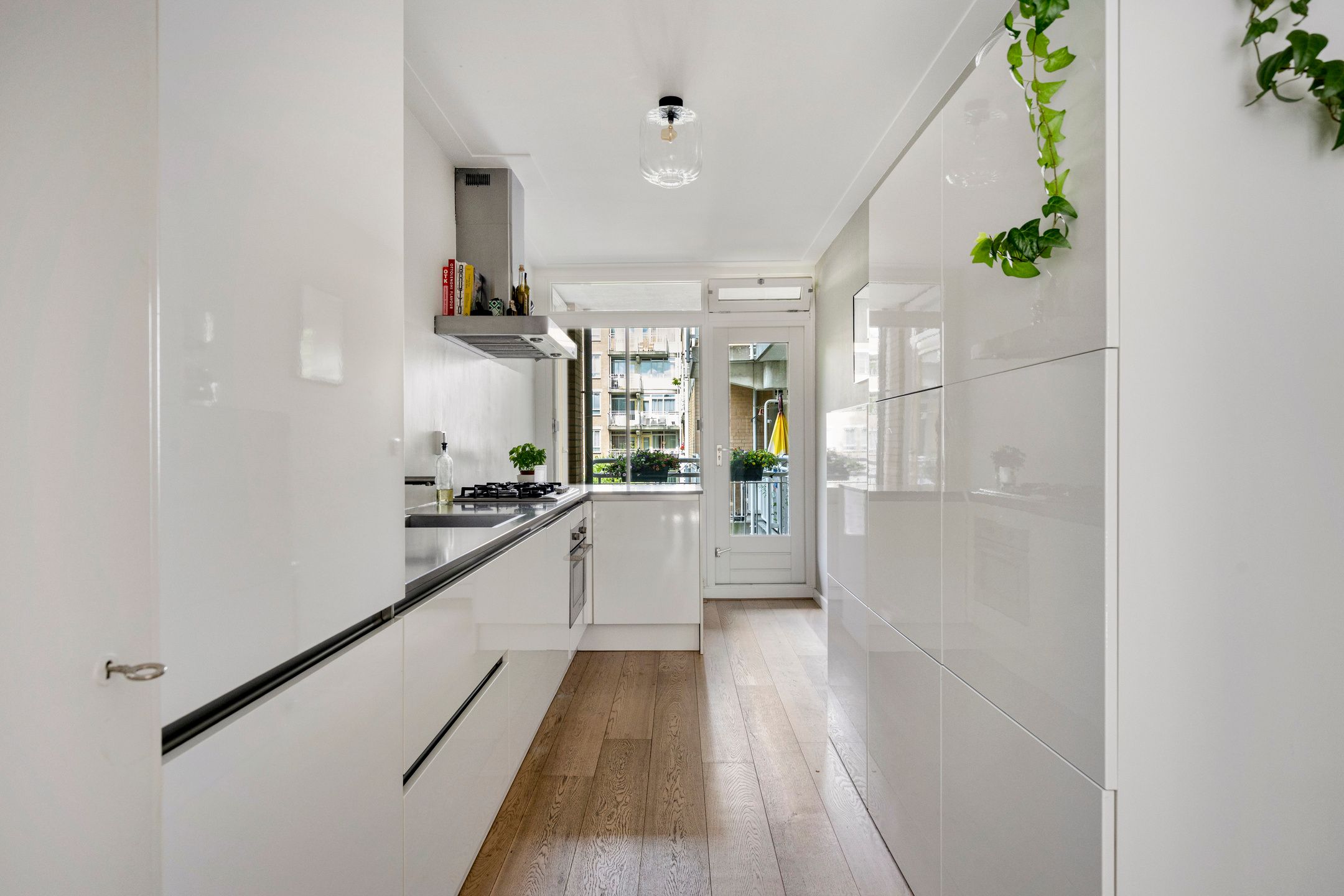 Photo 12 of Avercampstraat 10