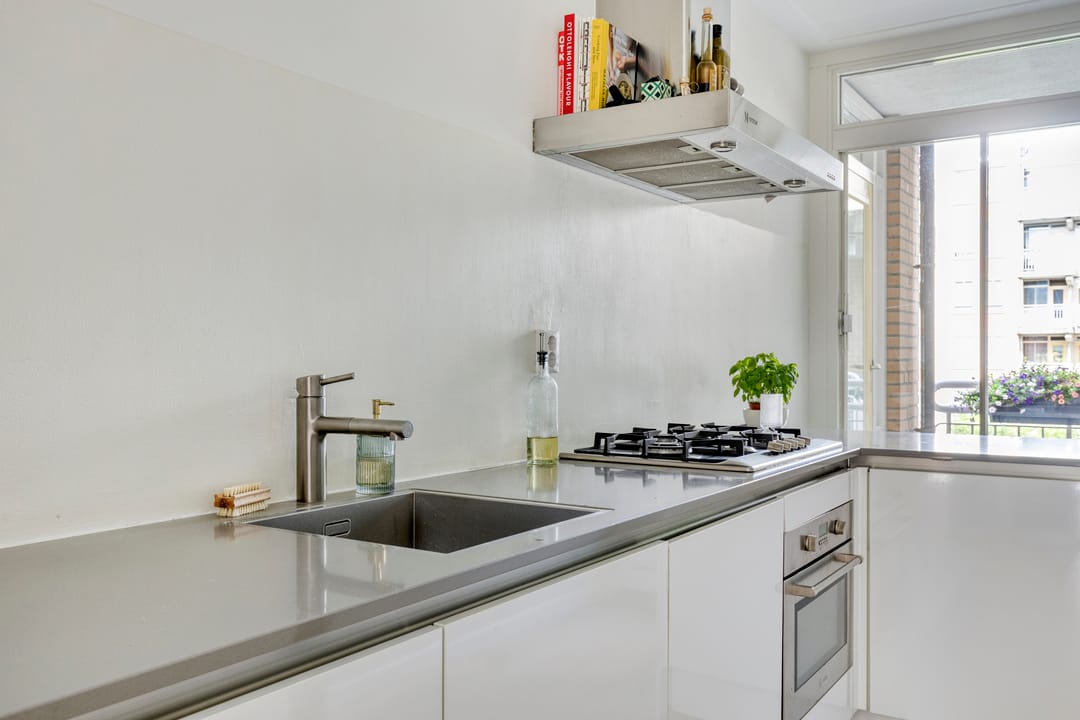 Photo 13 of Avercampstraat 10