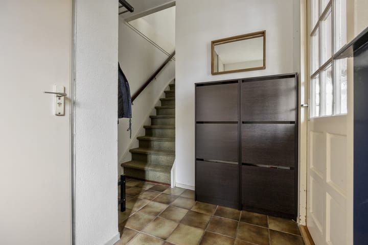 Tussenwoning te koop: Doornenburg 52, Barneveld