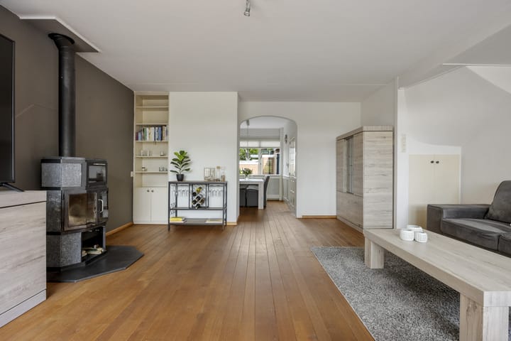 Tussenwoning te koop: Doornenburg 52, Barneveld
