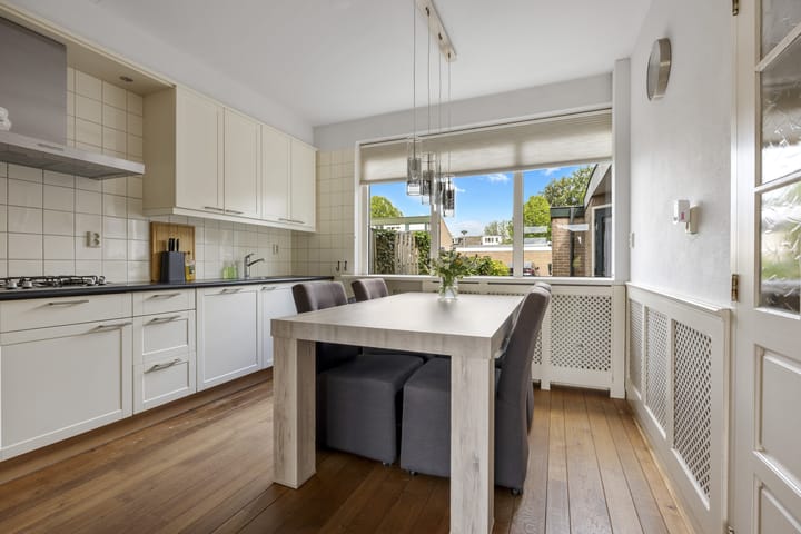 Tussenwoning te koop: Doornenburg 52, Barneveld