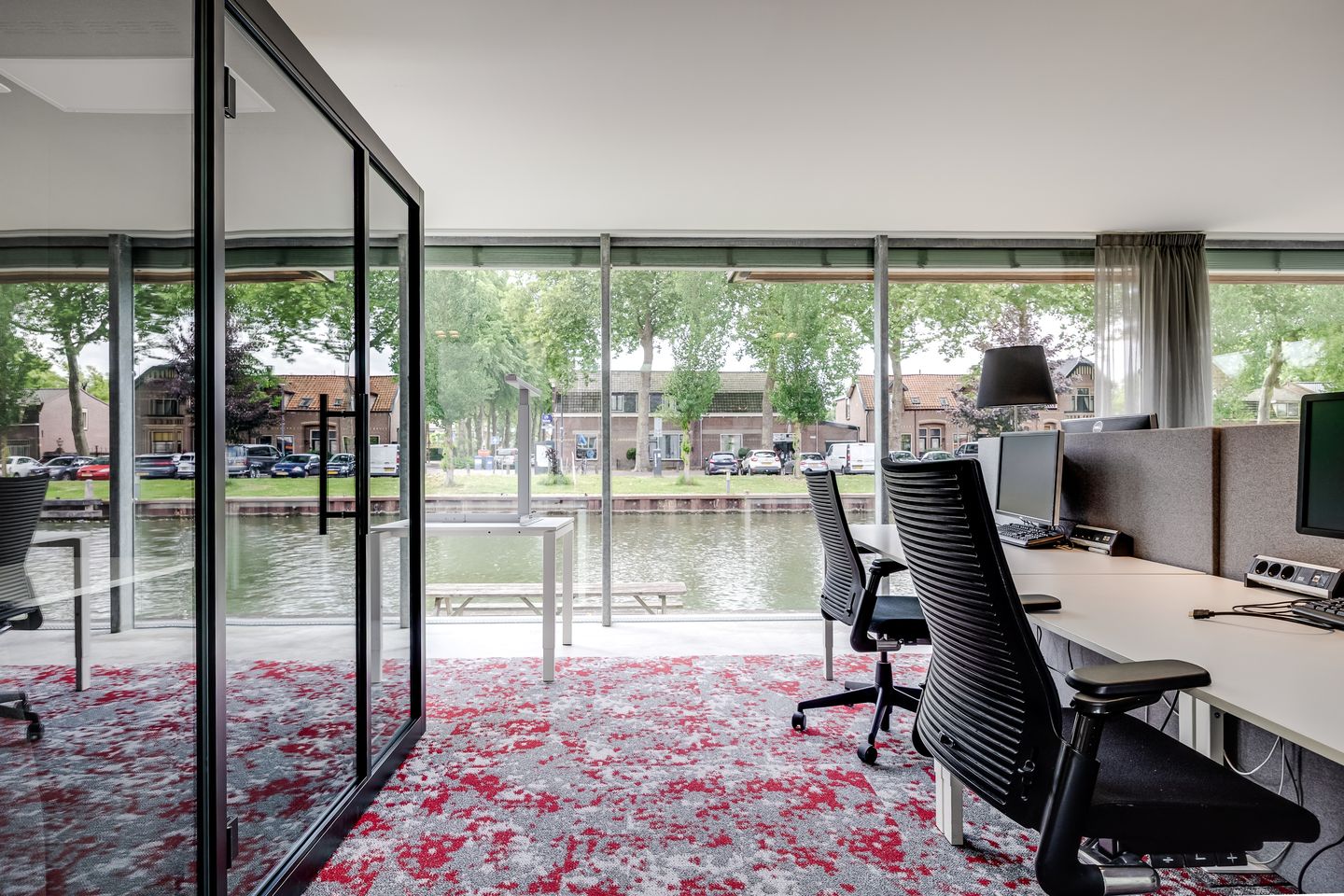 Bekijk foto 4 van Bernhardstraat 1