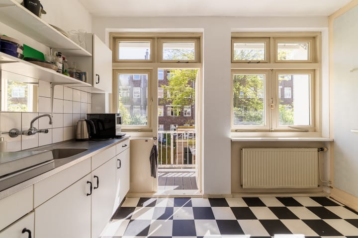 Photo 5 of Uithoornstraat 3-1