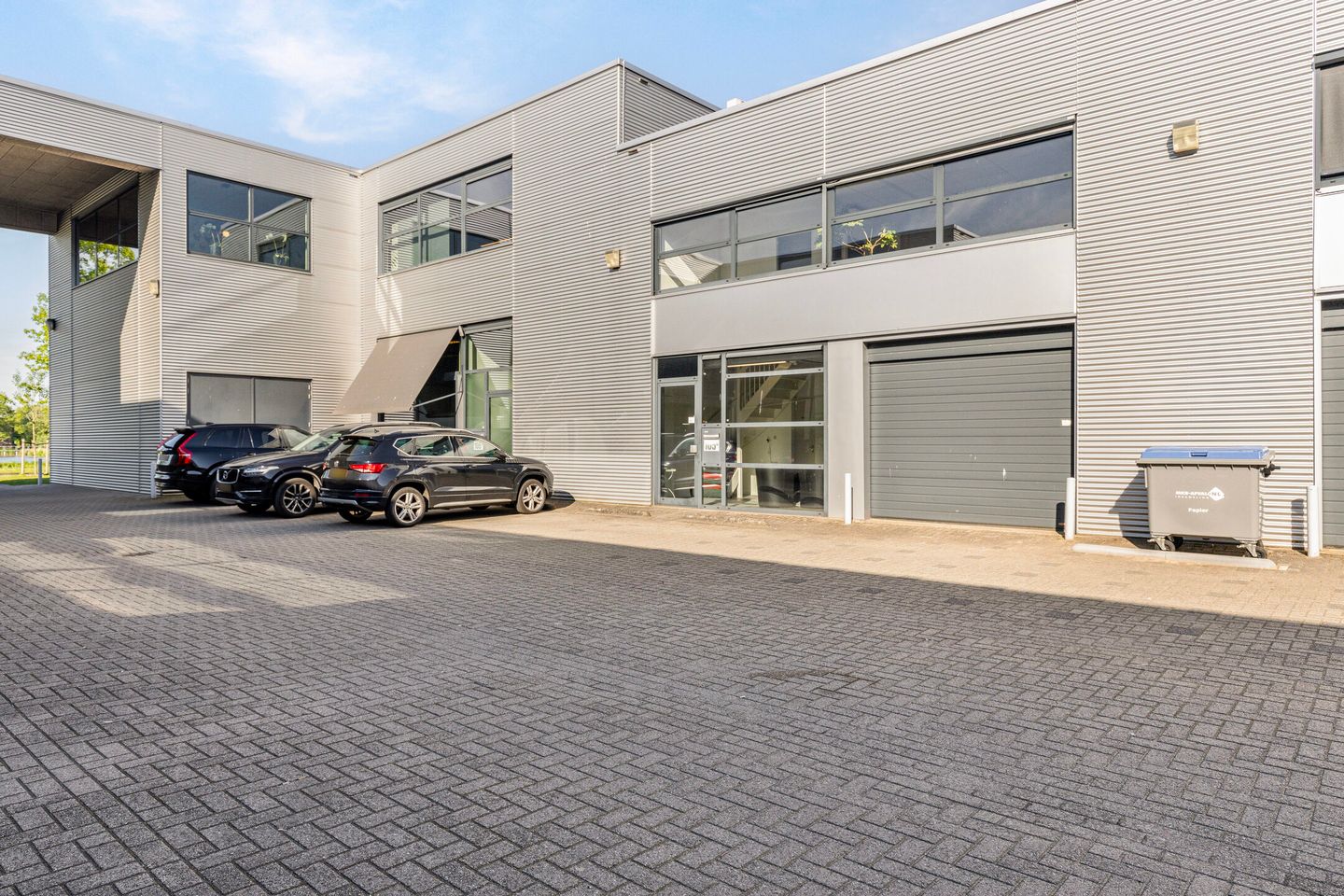 View photo 2 of Proostwetering 105-B