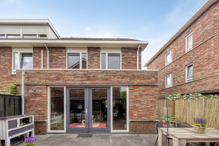 Photo 4 of Maximastraat 1