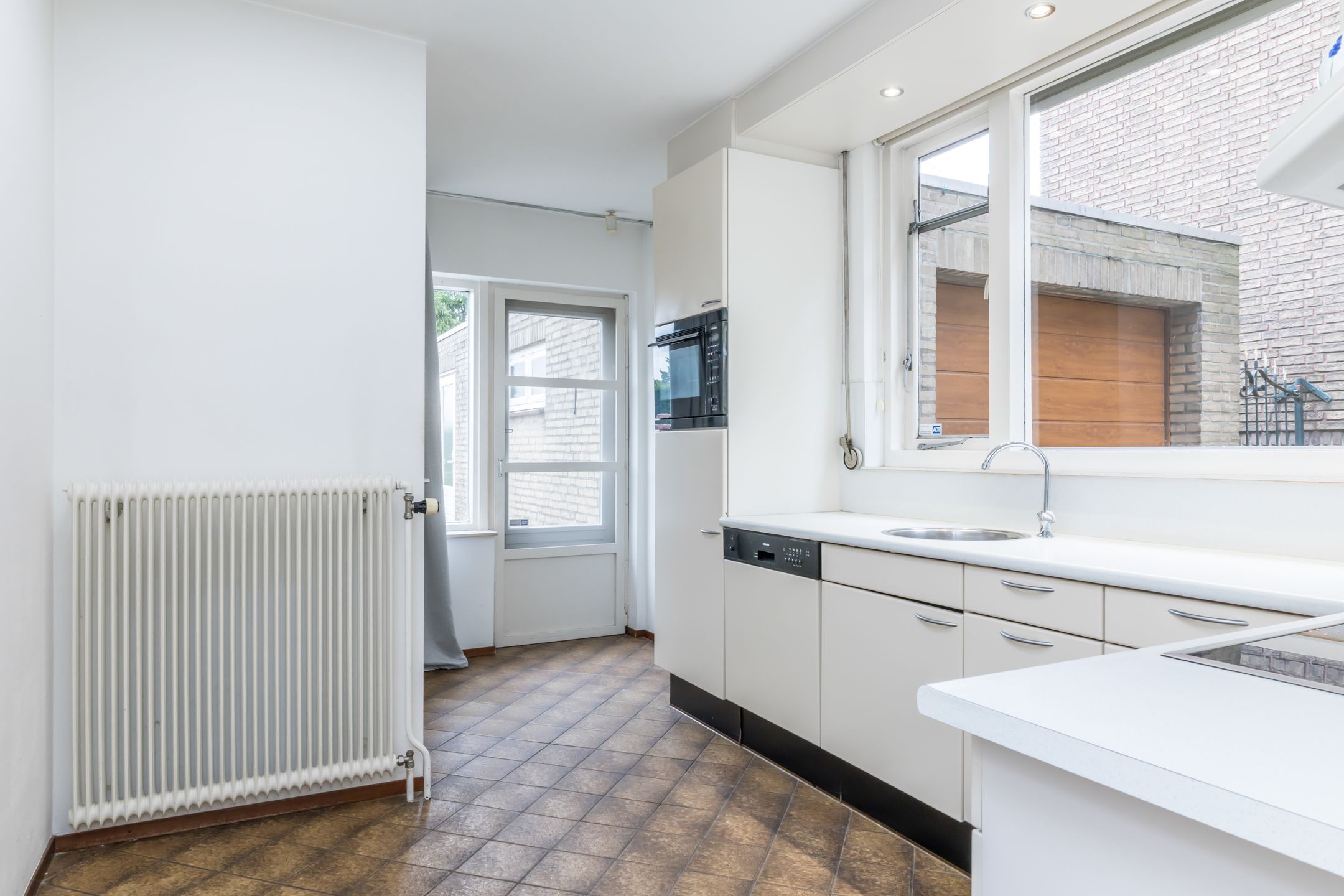 Photo 9 of Montfortstraat 7