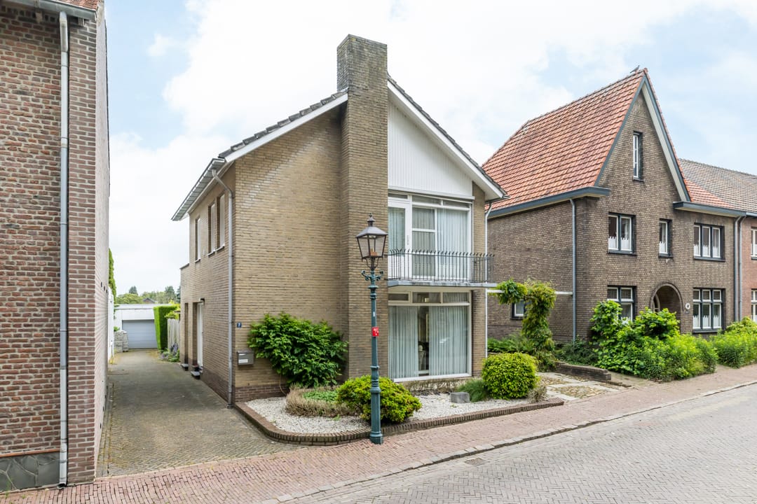 Photo 37 of Montfortstraat 7