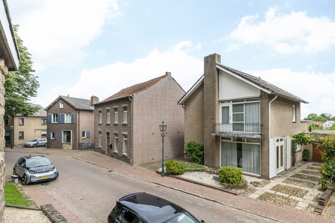 Photo 38 of Montfortstraat 7