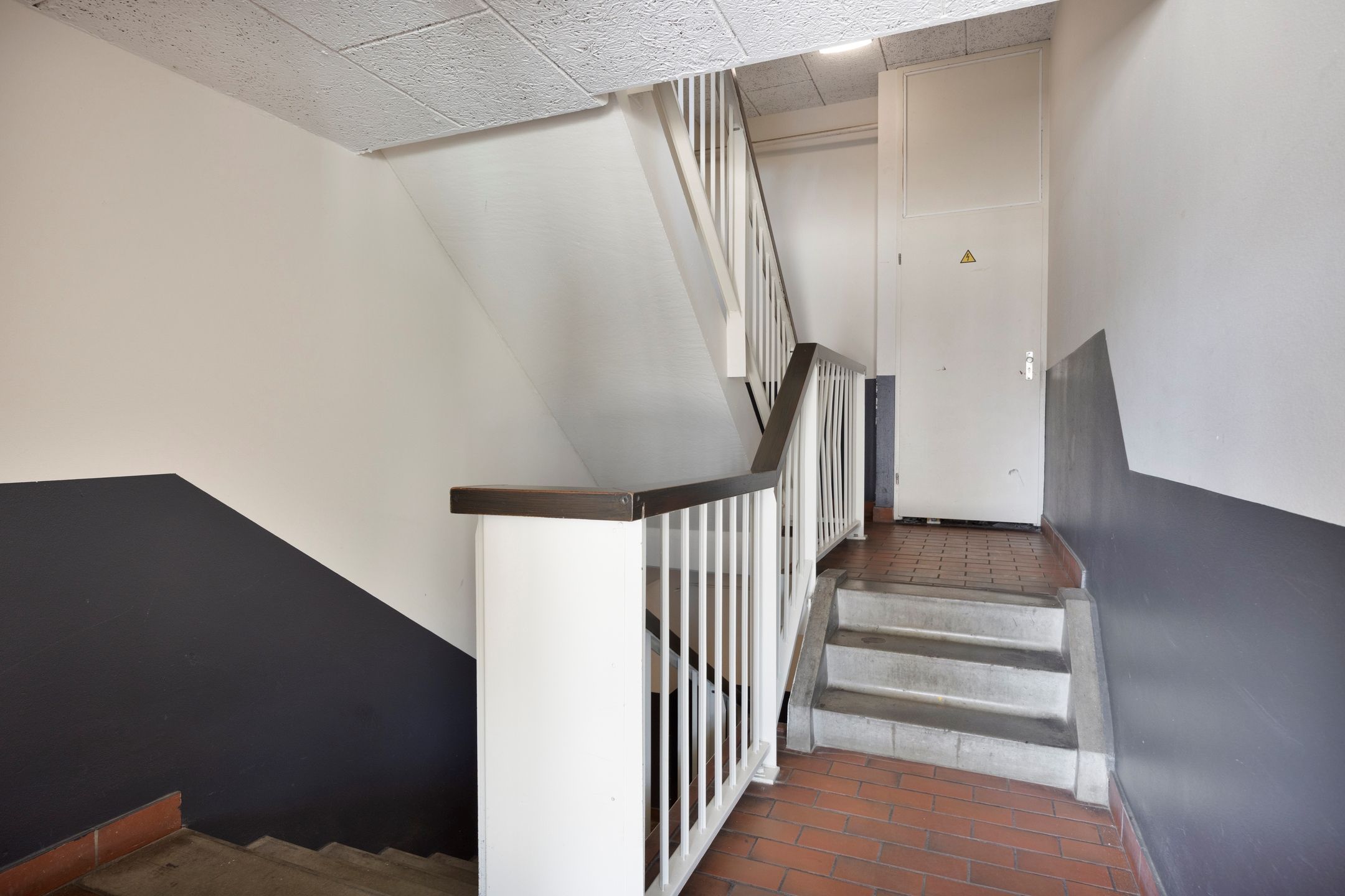 Photo 15 of Veldhofstraat 19-A