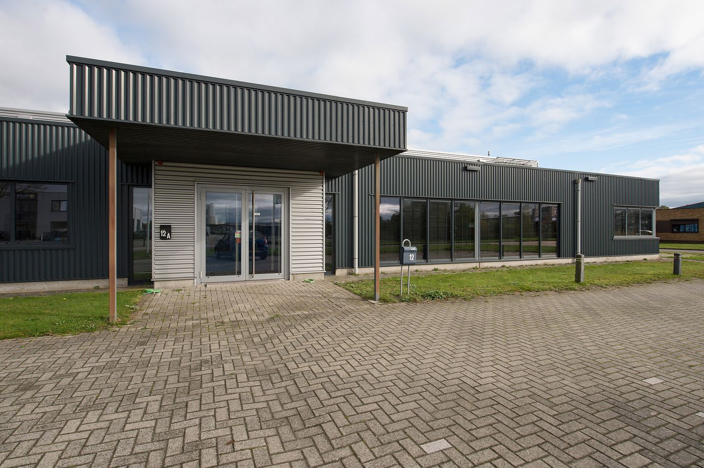 View photo 2 of Stelmaker 12