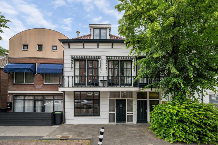 Tussenwoning te koop: Fenacoliuslaan 18, Maassluis
