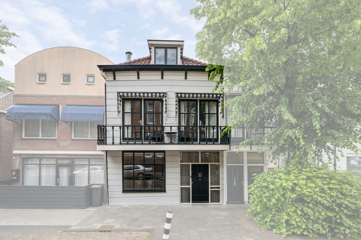 Tussenwoning te koop: Fenacoliuslaan 18, Maassluis
