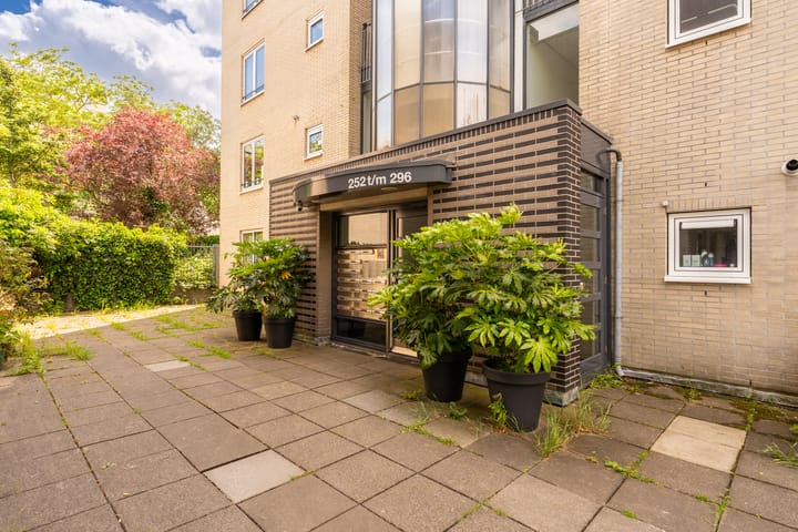 Appartement te koop: Borneolaan 268, Amsterdam