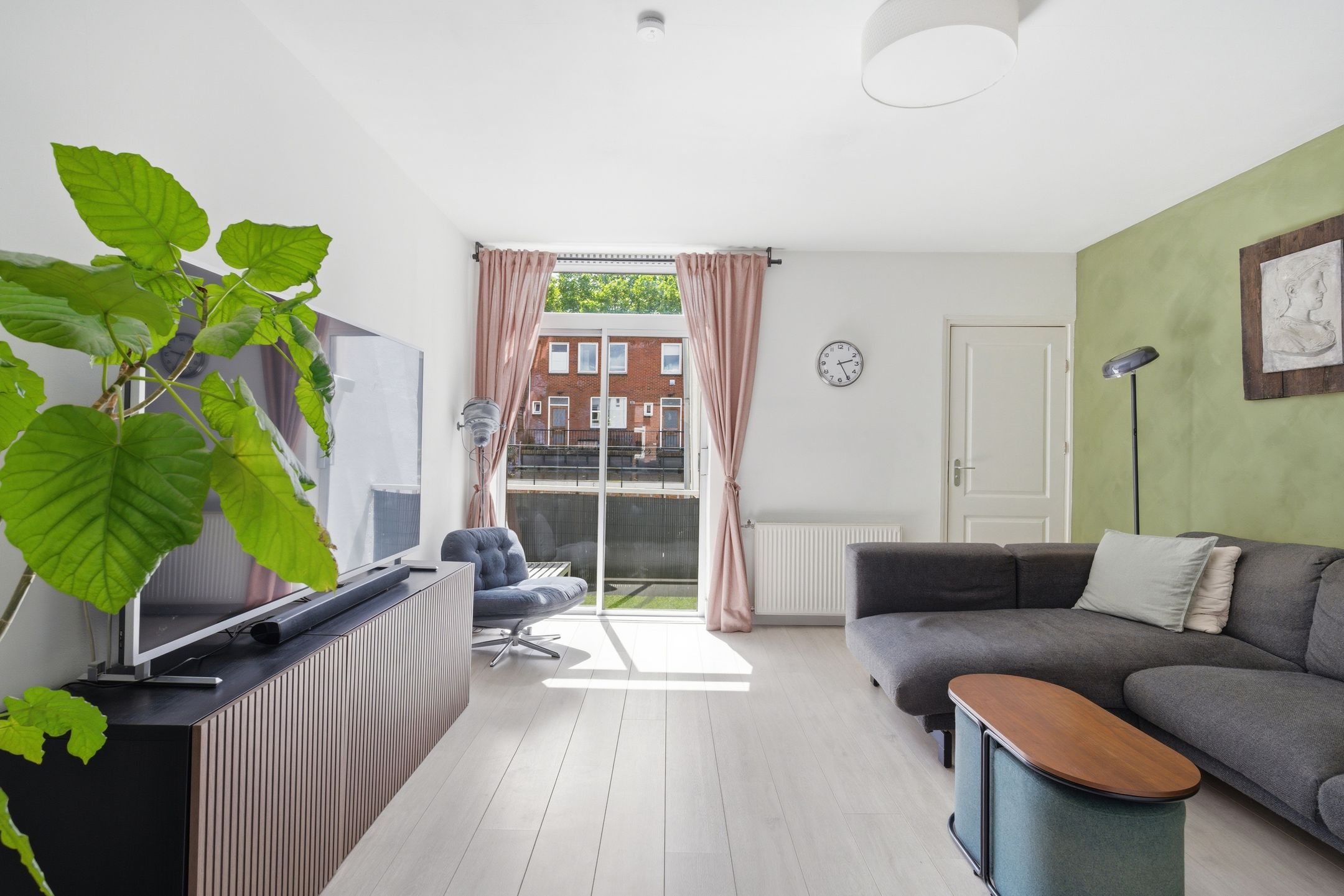 Photo 3 of Menadostraat 34