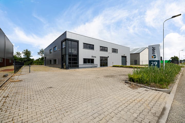 Seerob 29, Stiens