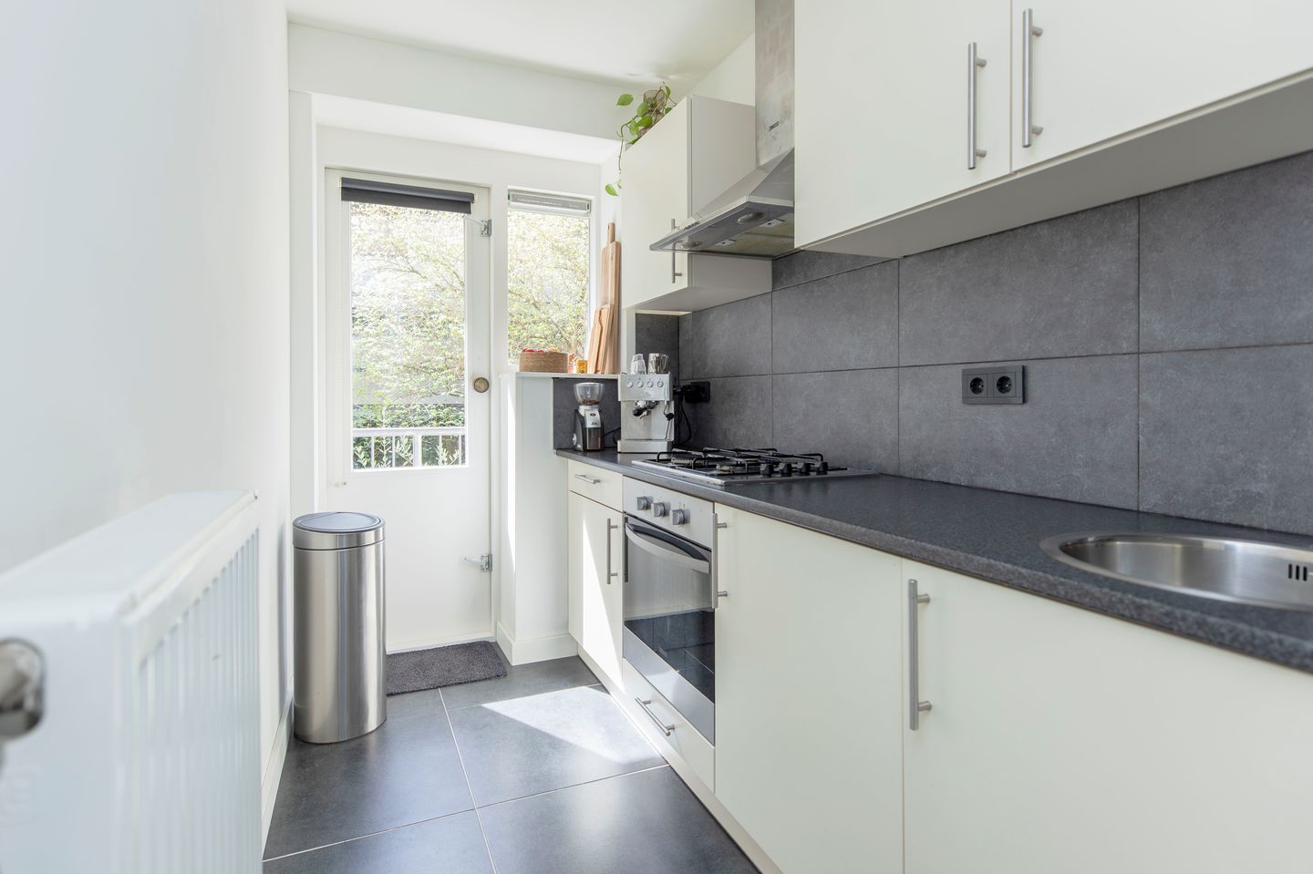 Photo 10 of Scheveningsestraat 8-A