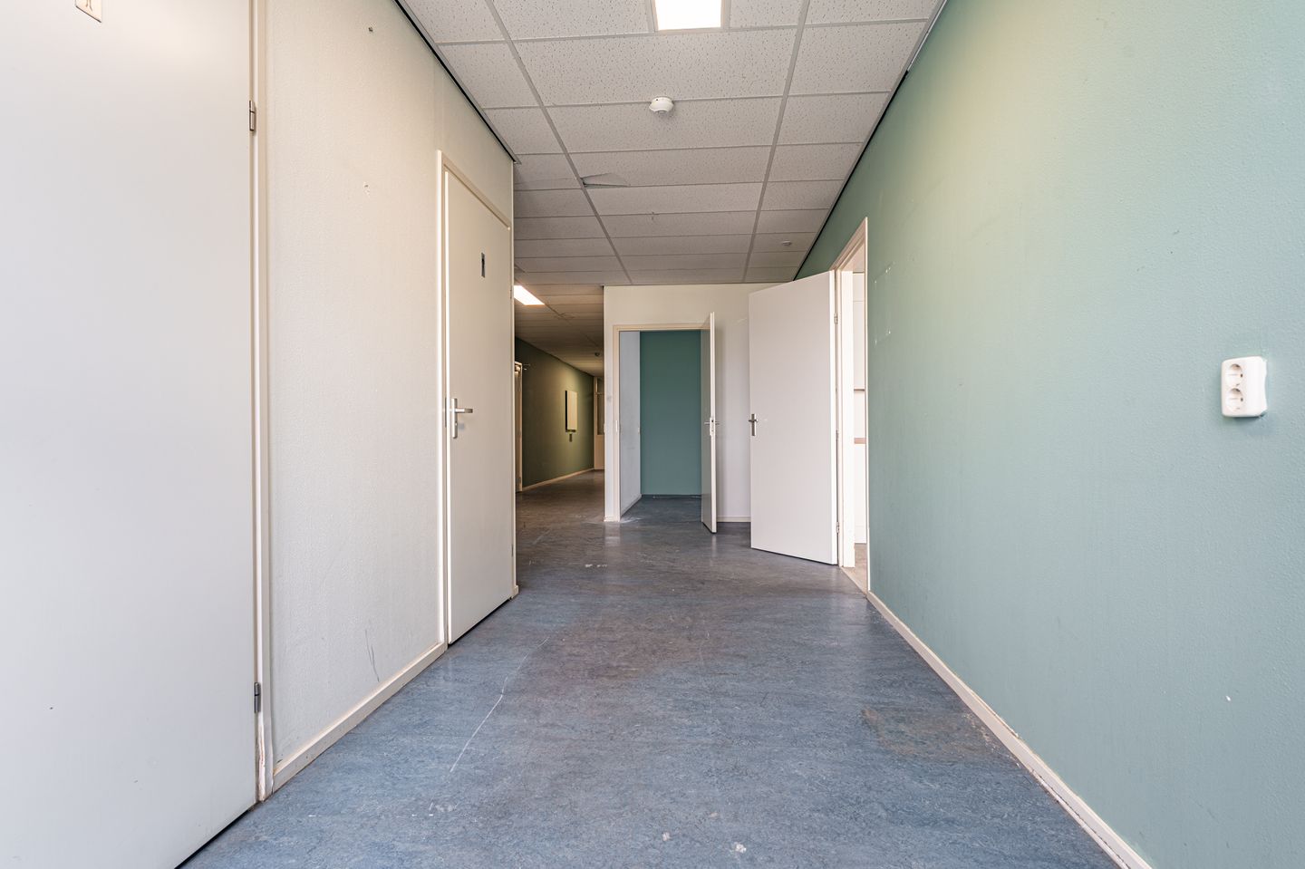 Bekijk foto 4 van J.D. van der Veenstraat 30