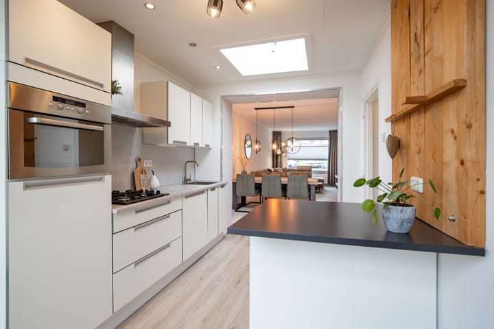Tussenwoning te koop: Mgr.Nolensplein 4, Eygelshoven