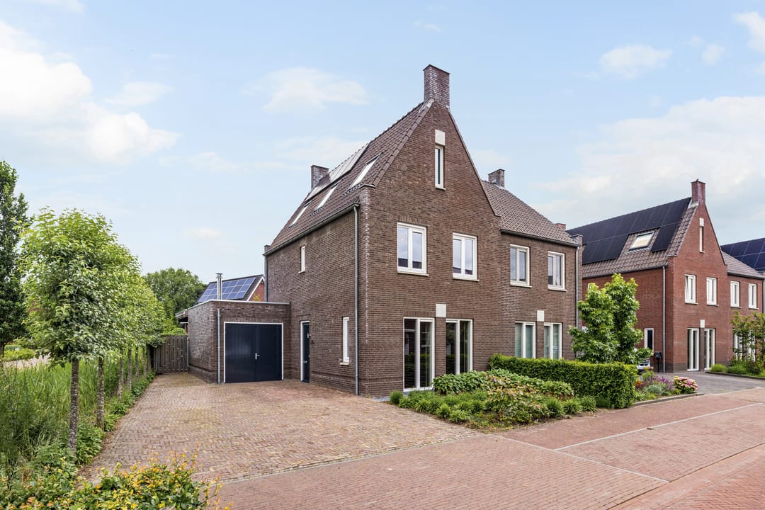 Photo 1 of Meester de Weertstraat 24-A