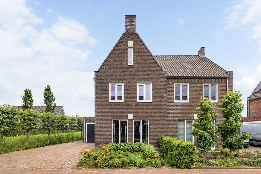 Photo 2 of Meester de Weertstraat 24-A