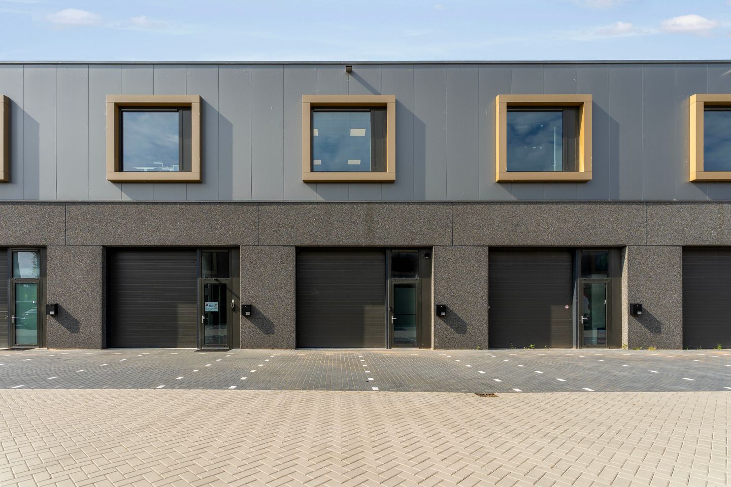 View photo 1 of Transistorstraat 61-E