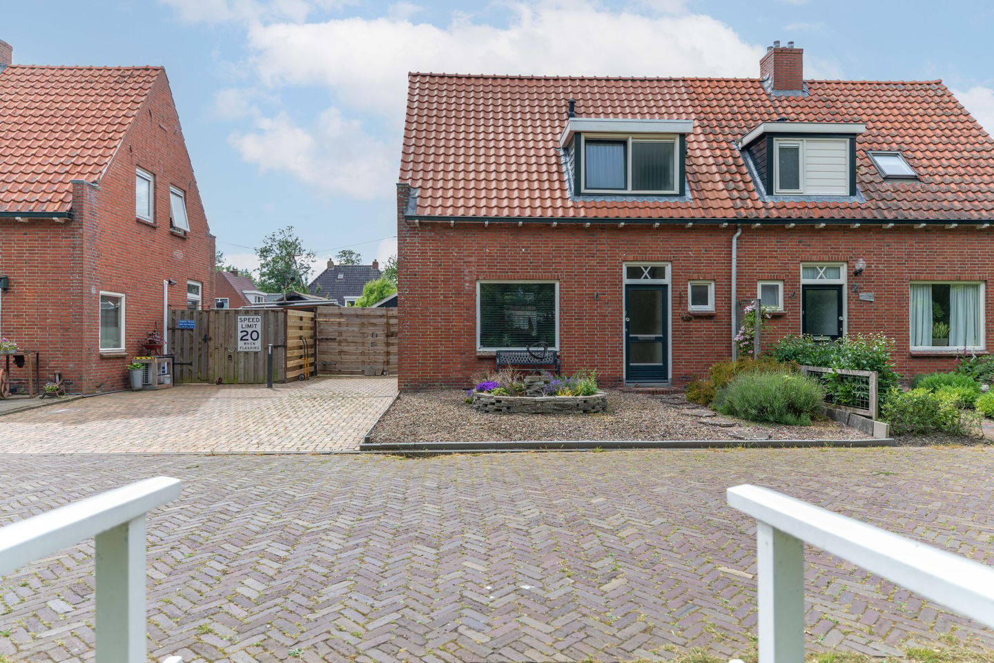 Foto 4 van Van Aylvastrjitte 4