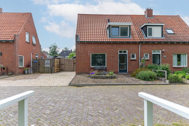 Foto 4 van Van Aylvastrjitte 4