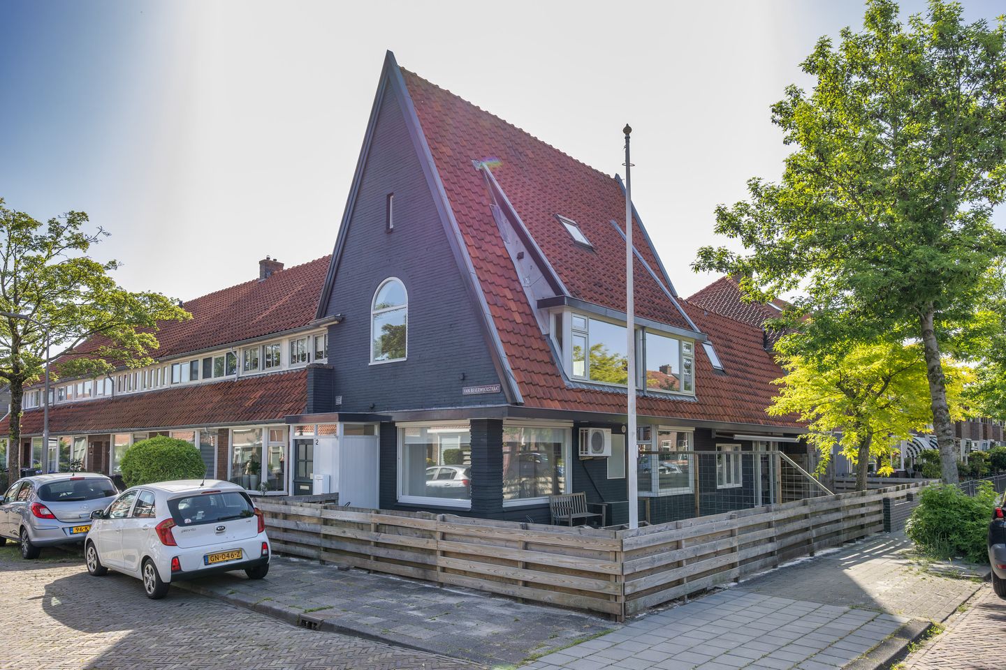 View photo 4 of van Beverwijckstraat 2