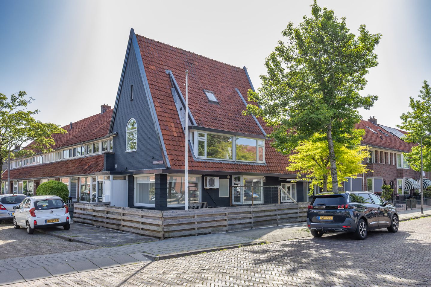 View photo 3 of van Beverwijckstraat 2