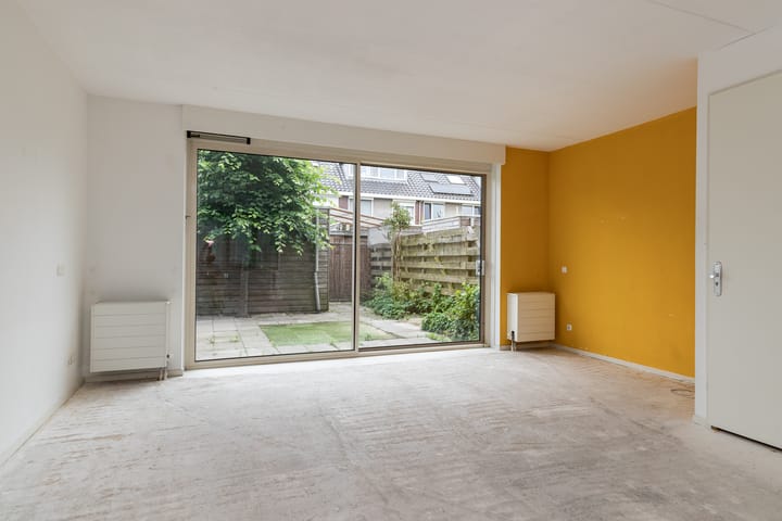 Photo 3 of Veldbloemlaan 46