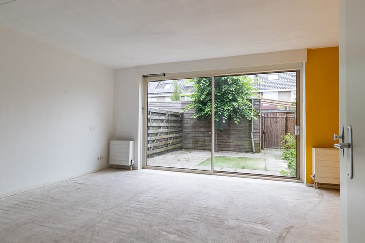 Photo 2 of Veldbloemlaan 46