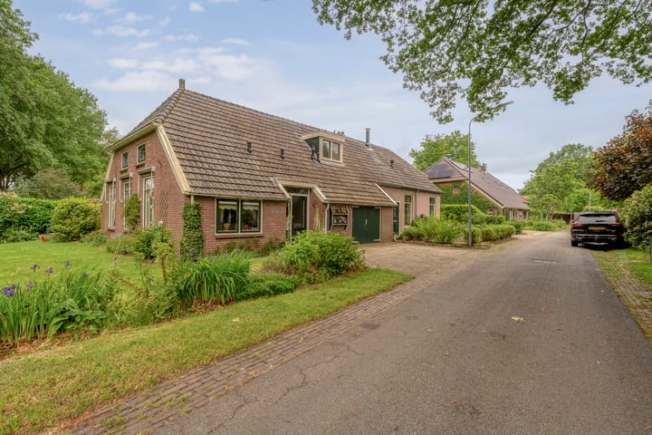 Photo 2 of Schoolstraat 8