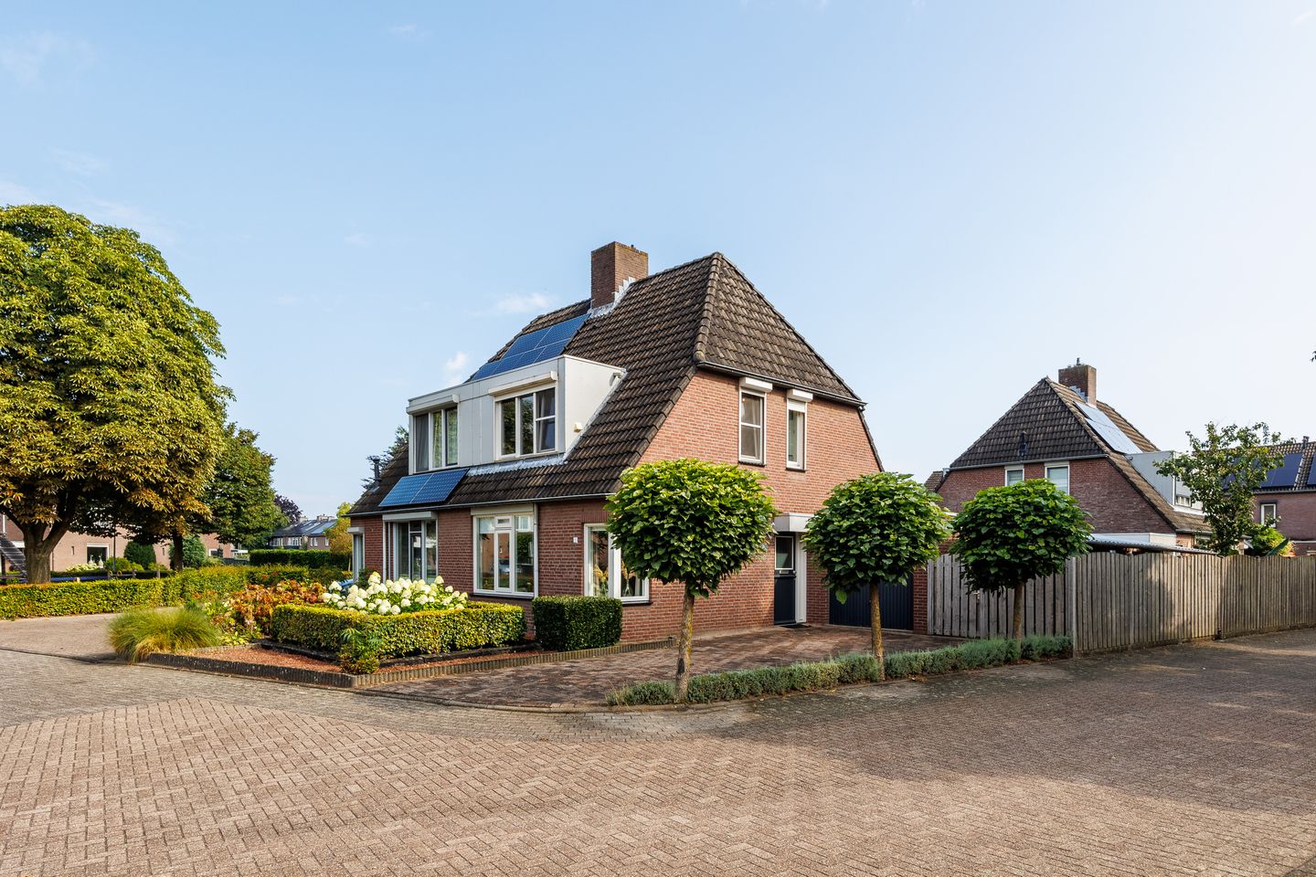Photo 4 of Van Renessestraat 11