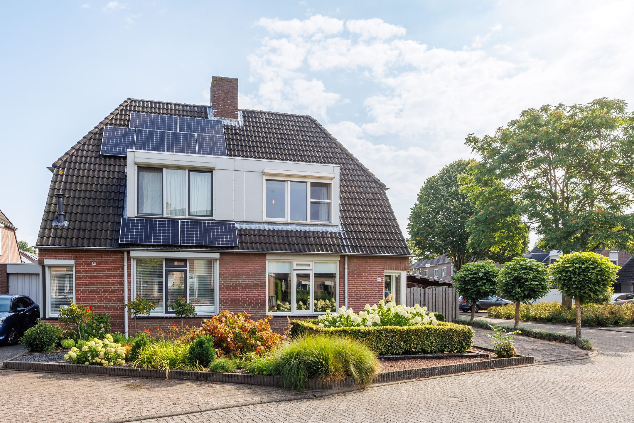 Photo 3 of Van Renessestraat 11