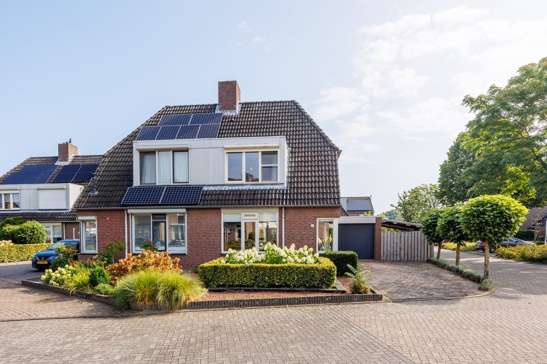 Photo 2 of Van Renessestraat 11