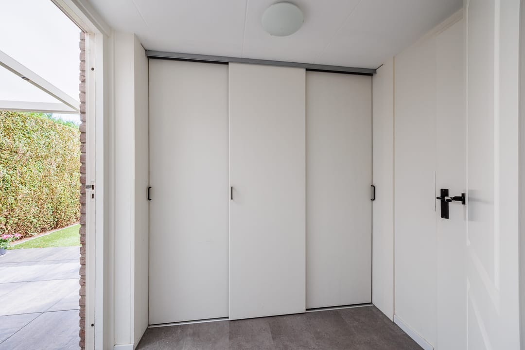 Photo 16 of Van Renessestraat 11