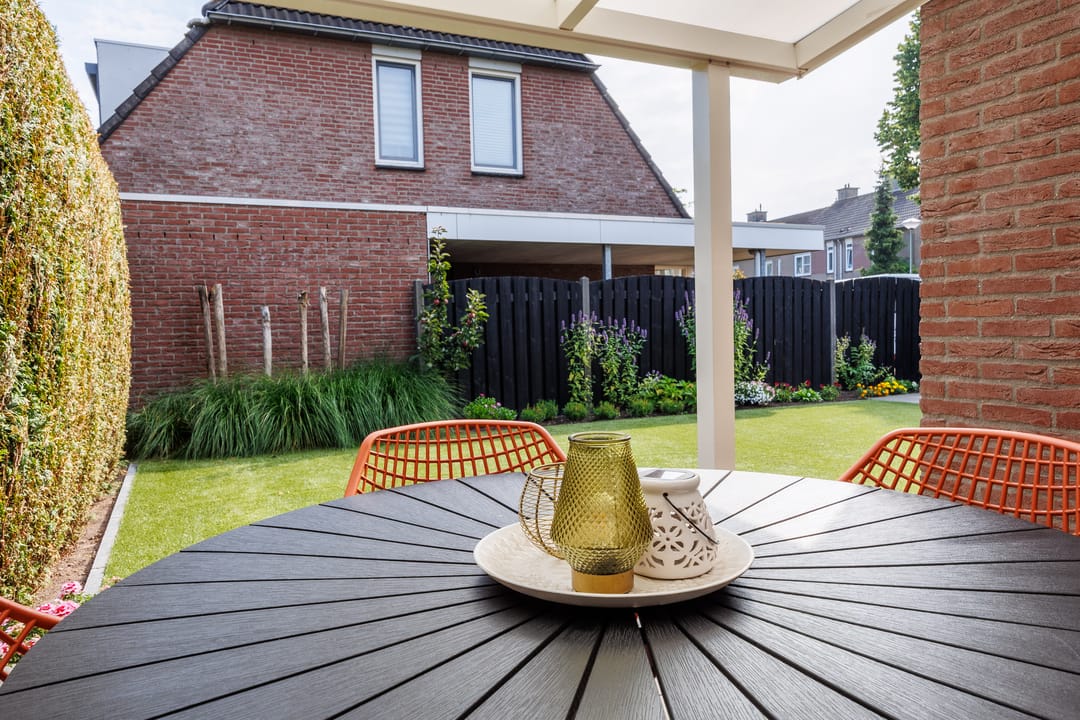 Photo 32 of Van Renessestraat 11