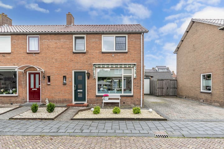 Photo 3 of Dr. Berend ten Broeckestraat 3