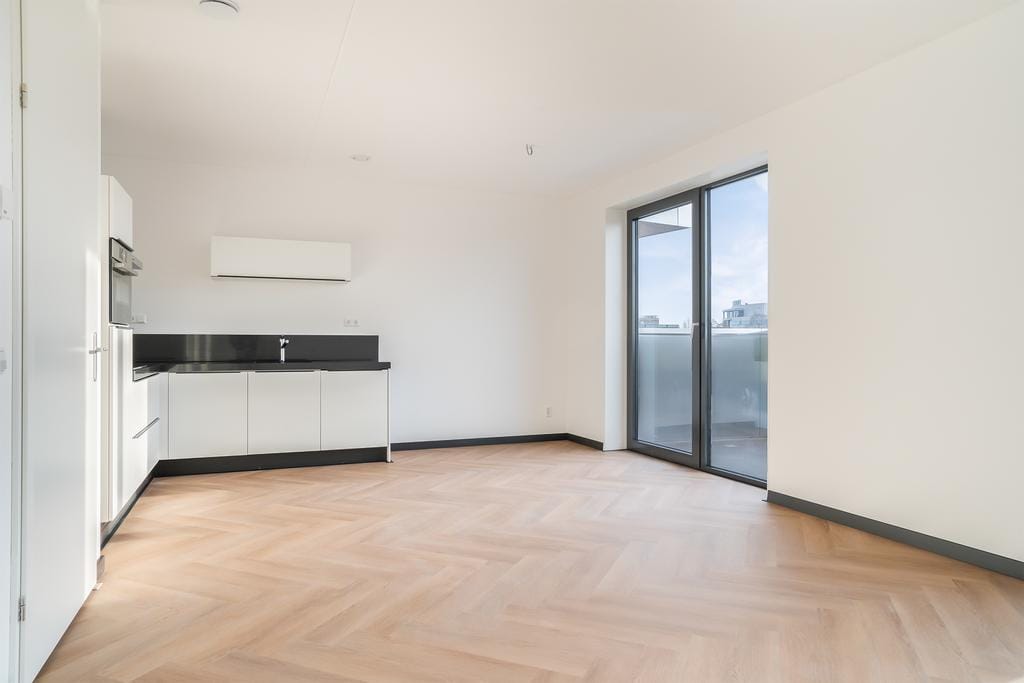 Photo 18 of Mies van der Rohestraat 29