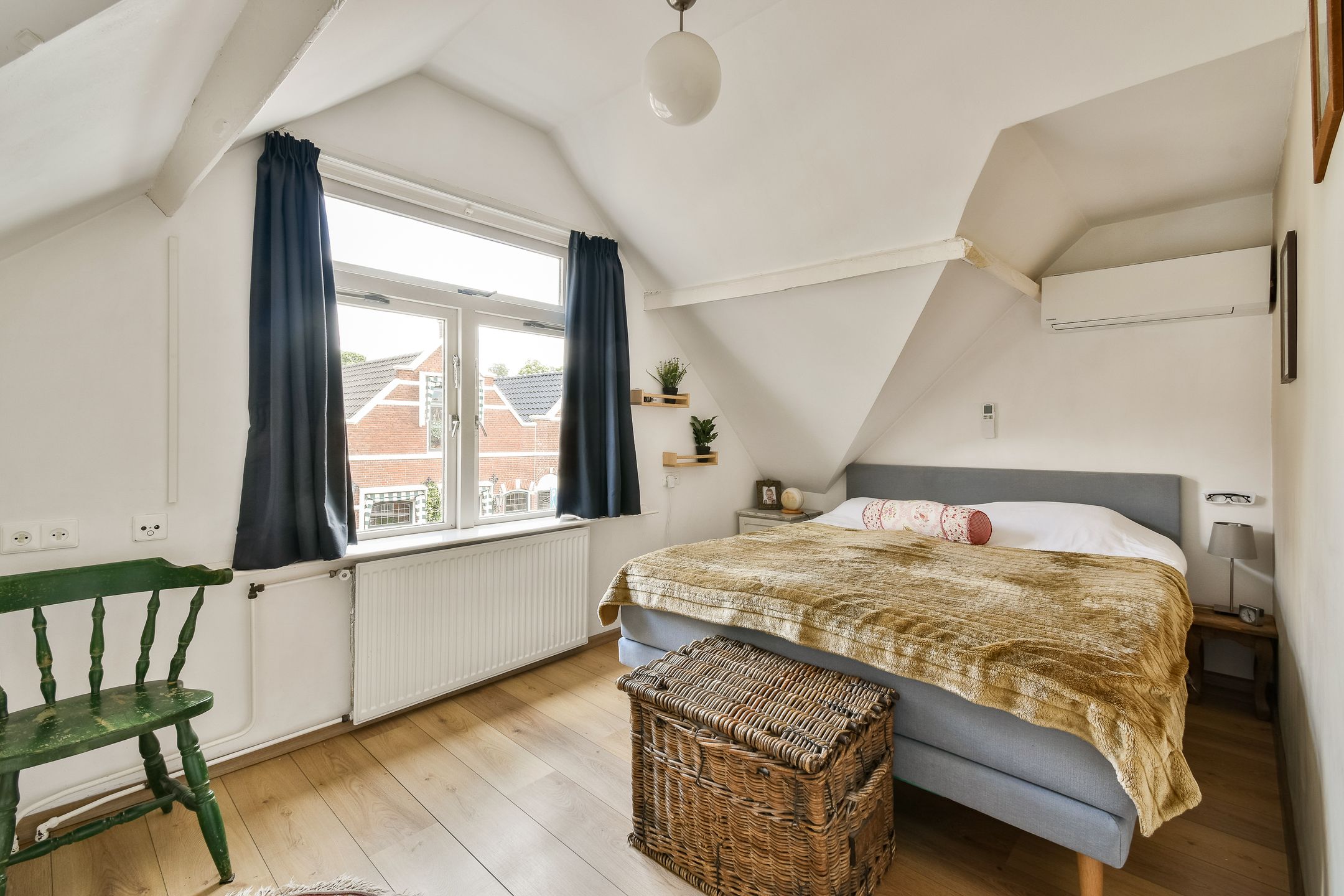 Photo 12 of Emmastraat 46