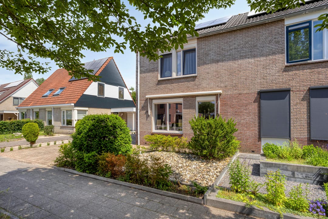 Photo 7 of Dotterbloem 37