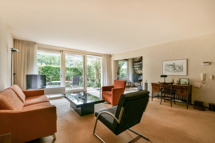 Photo 2 of Bertrand Russellstraat 44